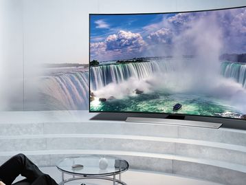 Samsung lança a primeira TV 4K com tela curva a chegar ao Brasil