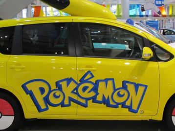 Toyota apresenta carro Pikachu e Fennekin em Tóquio