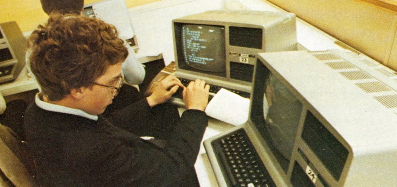 Como eram os computadores e mainframes na década de 1980