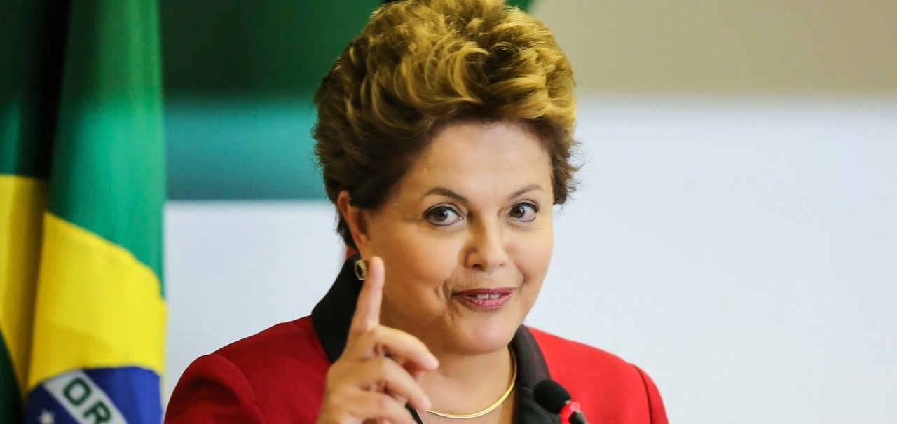 Presidente Dilma responde a perguntas sobre o "Mais Médicos" no Facebook