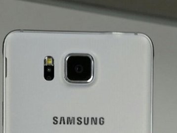 Galeria de fotos: veja o Galaxy Alpha branco e em todos os ângulos