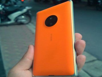 Um dia antes do seu anúncio, imagens vazadas revelam detalhes do Lumia 830