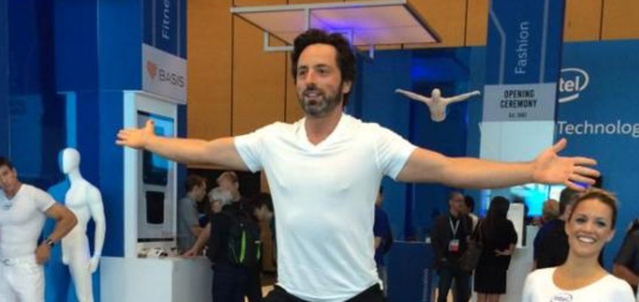 Sergey Brin fazendo ioga na Intel é a foto mais bizarra que você verá hoje