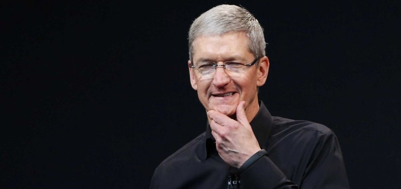 Tim Cook confunde Apple Watch com iWatch