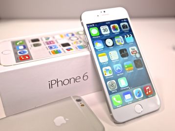 Filas do iPhone 6 trazem histórias de amor e leilões de caridade