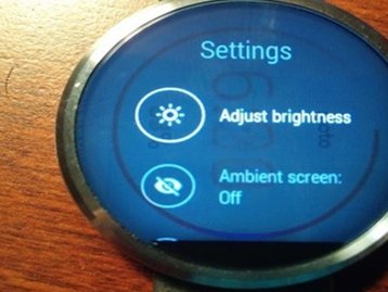 Moto 360: problemas de imagem na tela e possível modelo dourado