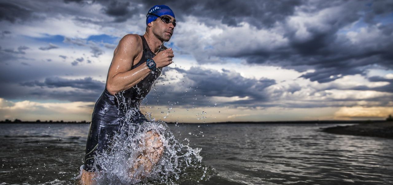 Garmin Forerunner 920XT é o relógio para triatleta que traz tela colorida