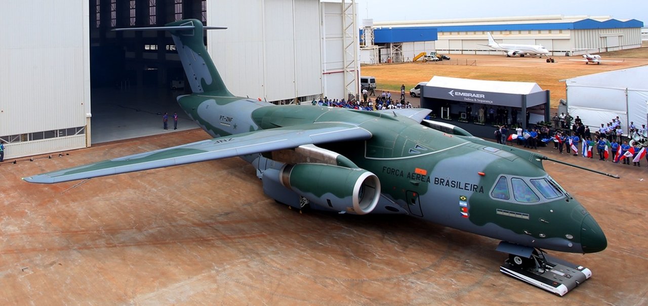 KC-390: o maior e mais moderno avião militar já feito no Brasil