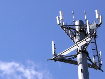 Cobrança por instalação de antenas de celulares é ilegal, entende Justiça