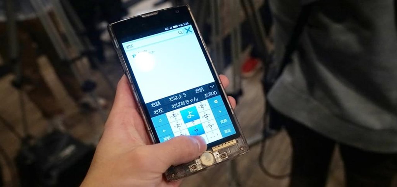 Primeiro smartphone com Firefox OS do Japão, o Fx0 tem visual único