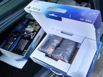 O golpe clássico: homem compra PS4 no Walmart e recebe tijolos na caixa