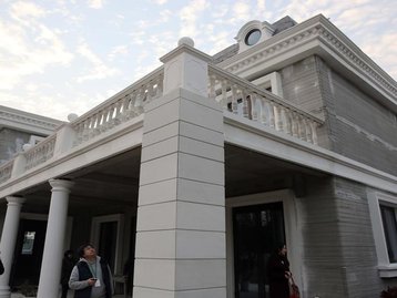Talento chinês: empresa cria mansão e prédio com impressora 3D