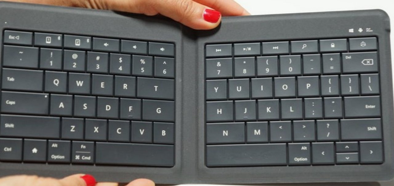 Microsoft apresenta teclado dobrável universal para smartphones