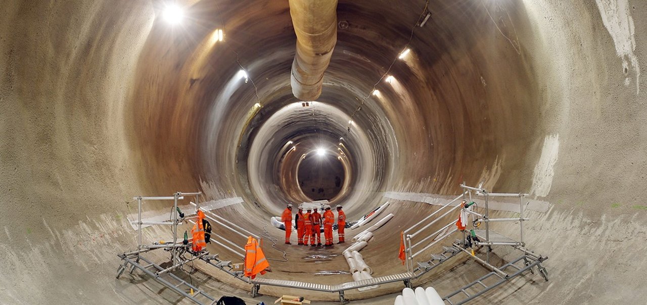 Veja um drone voar pelos novos e impressionantes túneis do metrô de Londres