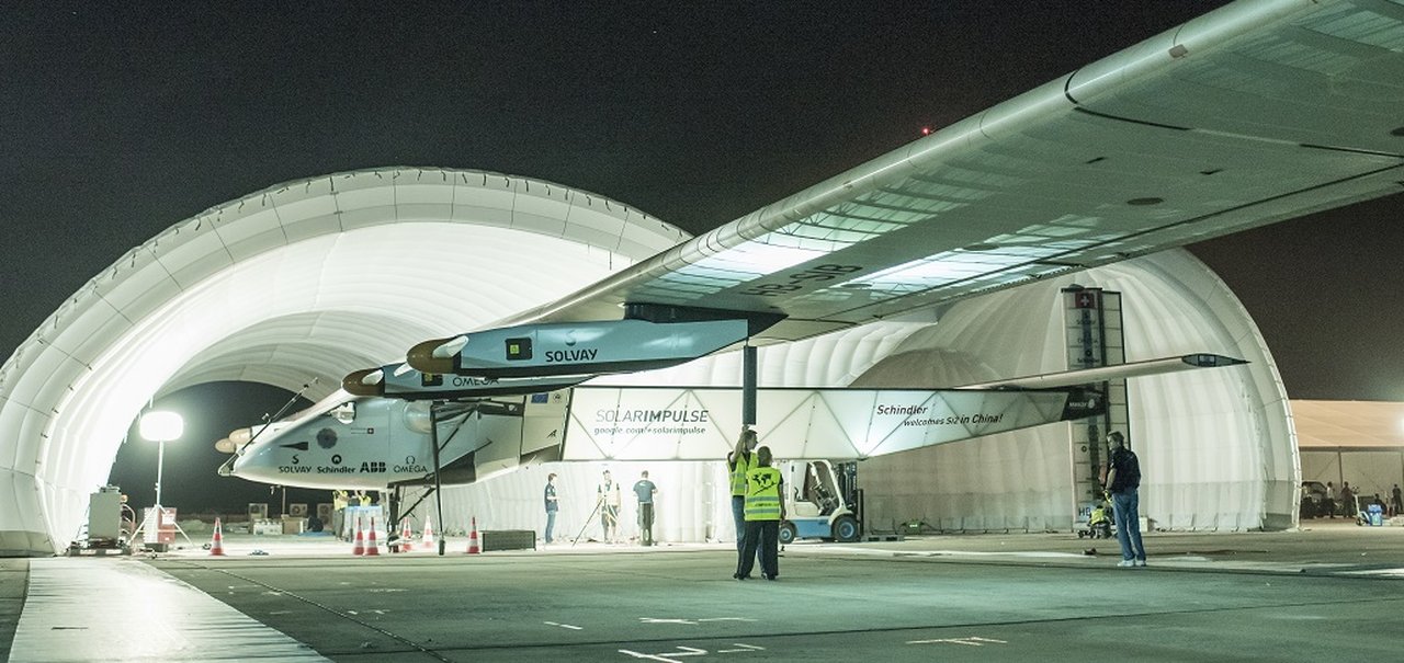 Avião Solar Impulse chega à China após 20h30 de voo