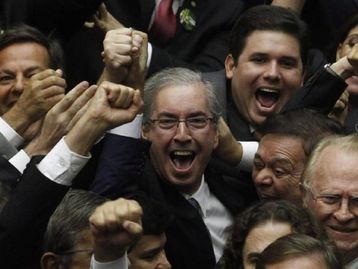 Deputados aprovam aumento de impostos sobre produtos importados
