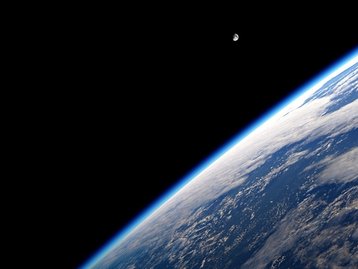Astronauta flutua sobre a Terra e posta vídeo estonteante da aurora; veja