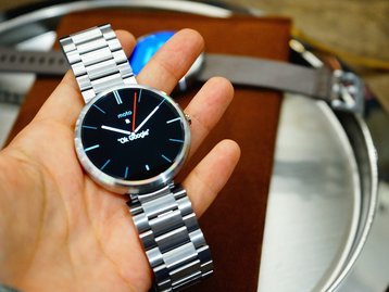Moto 360 com pulseira de metal chega ao Brasil por R$ 1.099