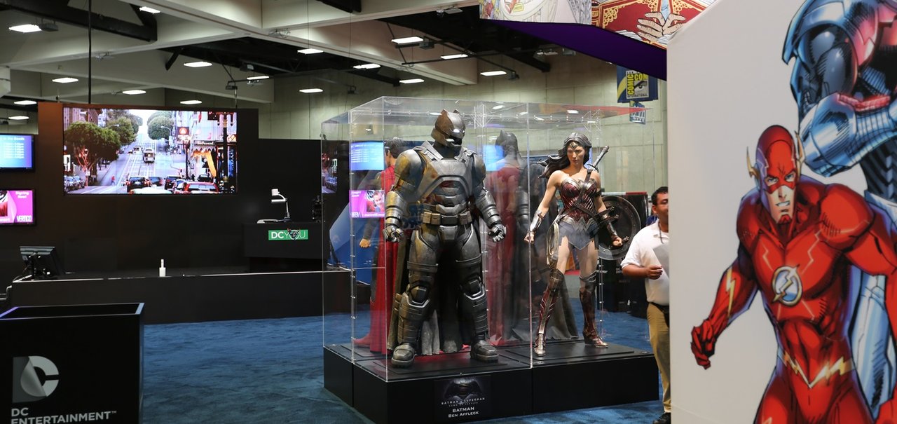 Batman vs Superman: fotos da armadura do Batman exposta na Comic-Con