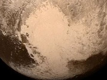 Sonda New Horizons alcança a maior aproximação de Plutão
