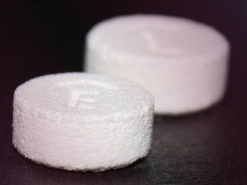 Remédio feito com impressão 3D é aprovado nos EUA pela primeira vez [vídeo]