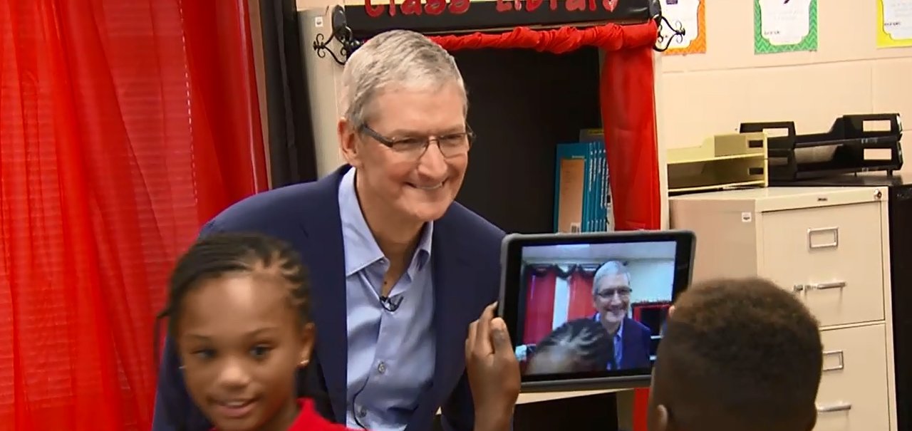 Tim Cook fala sobre o programa da Apple para modernização do ensino público