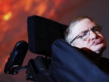 Stephen Hawking: 'buracos negros podem ser passagens para outra dimensão'
