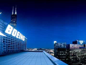 Boeing constrói canhão laser que incendeia drone em apenas 2 segundos; veja