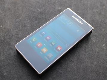 SM-G9198: confira mais imagens do poderoso celular flip da Samsung