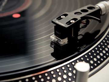Já era hora: Panasonic vai lançar novo toca-discos da família Technics
