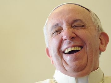 Pope Emoji: conheça o app de emojis e stickers do Papa Francisco