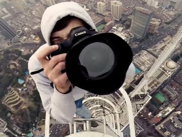 Medo: jovens sobem prédio de 333 metros sem equipamentos na China [vídeo]