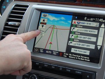 Tela touch da Bosch para carros consegue imitar sensação de botões físicos