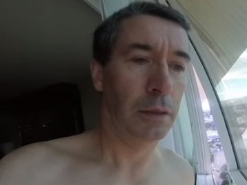 Sem saber usar GoPro do filho, homem se confunde e faz vídeo hilário