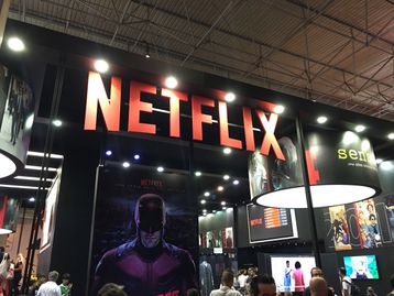 Netflix não quer saber de botar o pé no freio e arrebenta na Comic Con 2015