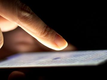 Versatilidade: conheça 6 celulares com duas telas lançados a partir de 2014