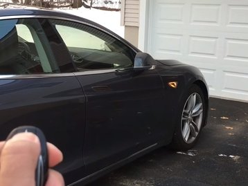 Tesla Summon: carros da Tesla estacionam e vão até você automaticamente