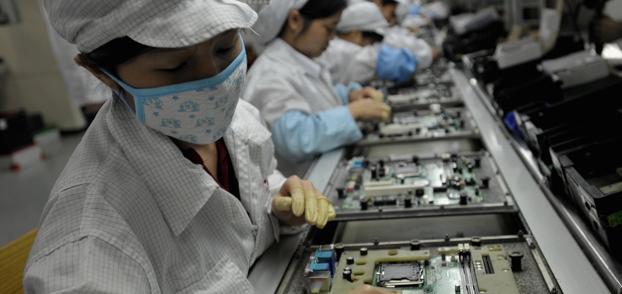 Com pedidos em queda, Foxconn demite 480 funcionários no Brasil