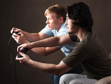 Como o tempo de resposta e a atualização de um monitor afetam seus games
