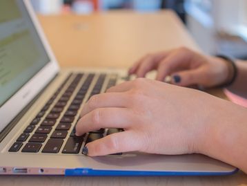 Como as comunidades carentes estão usando a tecnologia a seu favor?