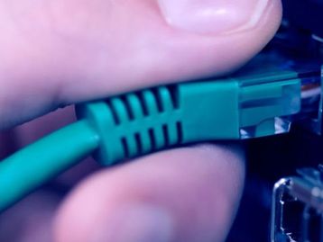 Cobrança por franquia de dados em internet fixa é ilegal, afirma PROTESTE