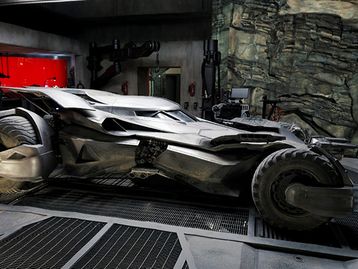 Uau! Explore AGORA a Batcaverna de Batman vs Superman no Google Street View