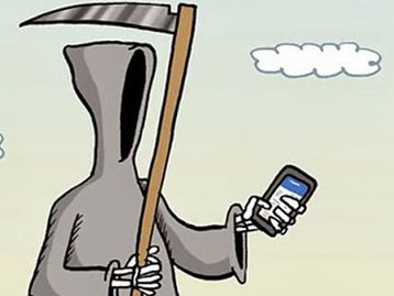 7 mortes terríveis de pessoas que não desgrudavam de seus smartphones