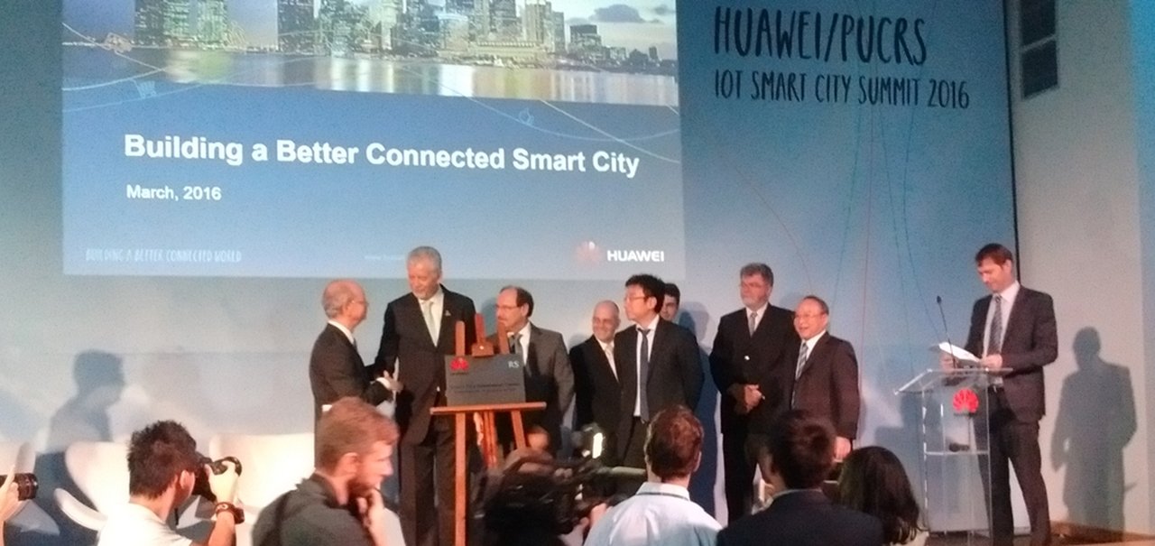 Cidades inteligentes: Huawei e PUCBR inauguram centro focado em IoT