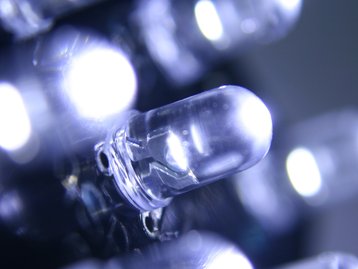 LEDs do futuro podem ser 60% mais brilhantes graças aos vagalumes