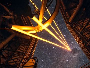 Estrela artificial feita de raios laser ajuda astrônomos a estudar o espaço