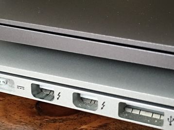 Imagens vazadas indicam novo MacBook Pro com touchpad OLED e quatro UBS-C