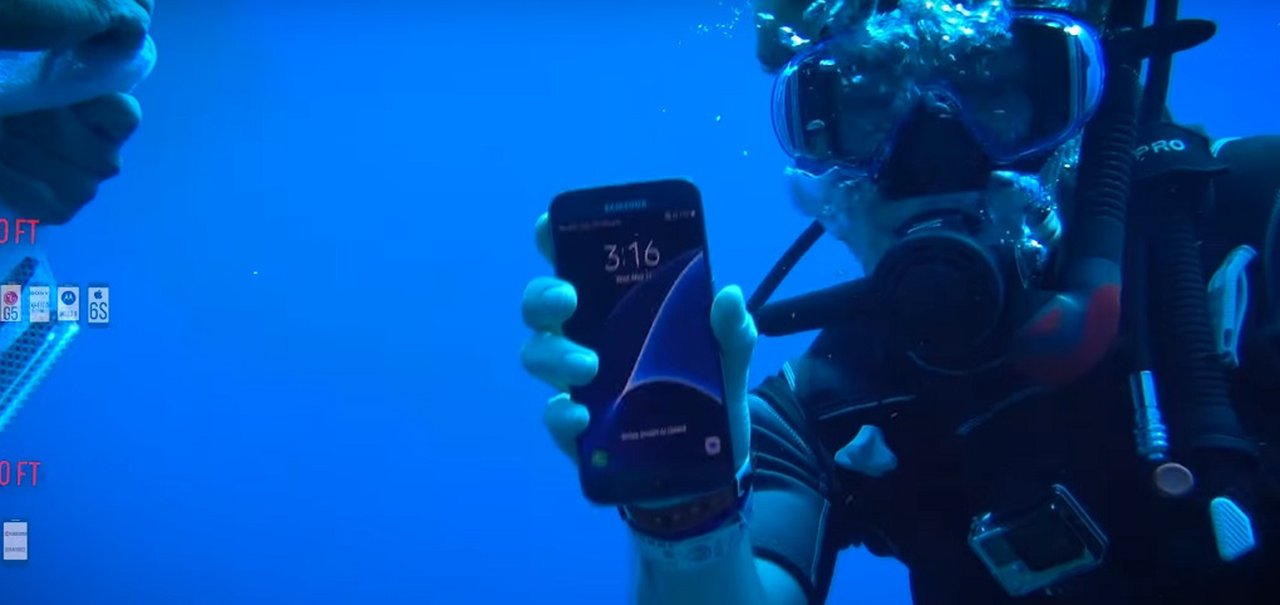 No fundo do mar: qual smartphone top de linha resiste mais tempo? [vídeo]