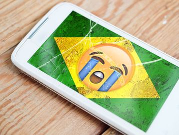 Por que os celulares estão ficando mais fracos e mais caros no Brasil?