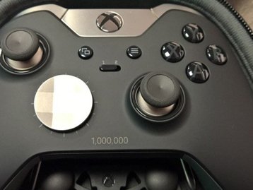 Chefão do Xbox publica foto do milionésimo controle Elite do Xbox One
